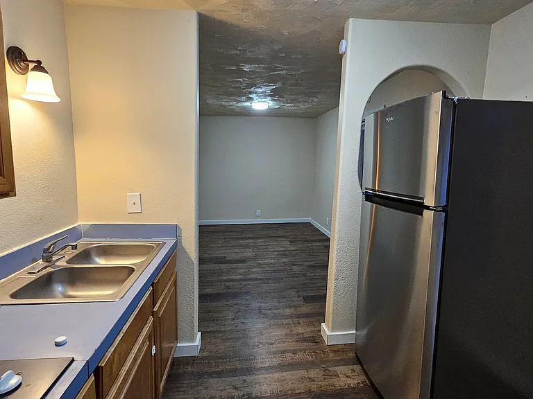 400 Railroad Ave — Photo 38