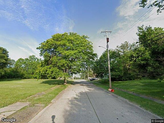 Exterior Neighborhood (street photo)