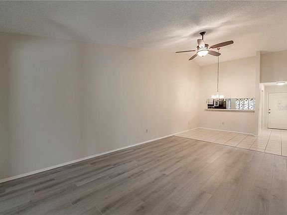 3rd image of 40 Penzance Ct