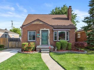 21401 Sunnydale St, Saint Clair Shores, MI 48081
