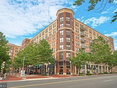 Upscale Condo with Rooftop Patio, Party Rm, Conference Rm, Theater Rm, Billiards, 3rd-Floor Lawn & Fitness Center