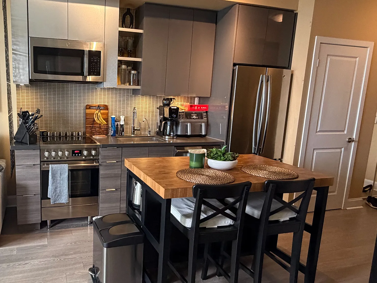 1 bed, $2,300 — Photo 2