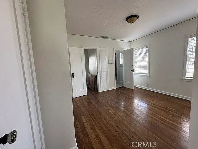 1054 N Euclid Ave — Photo 22