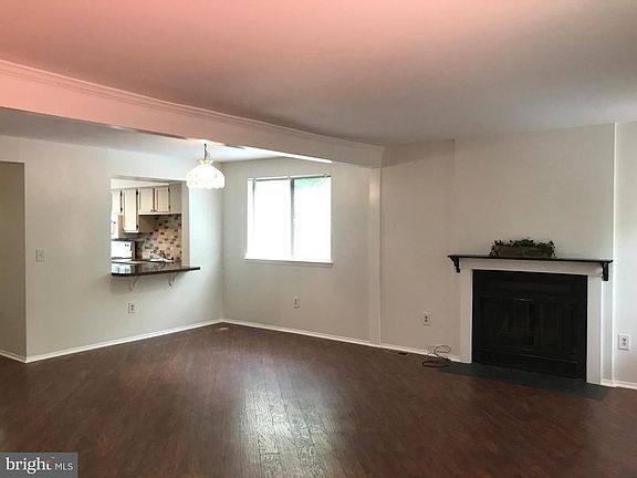 5th image of 20 Winslow Ct