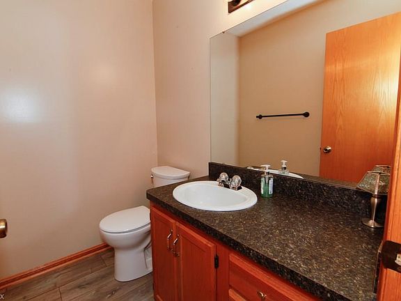 4th image of 632 Topaz Ln
