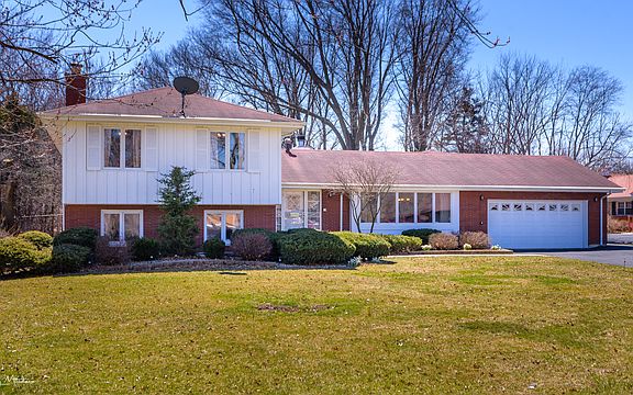 2nd image of 630 Brookwood Dr