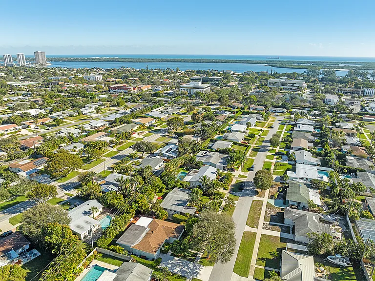 429 Inlet Rd — Photo 1