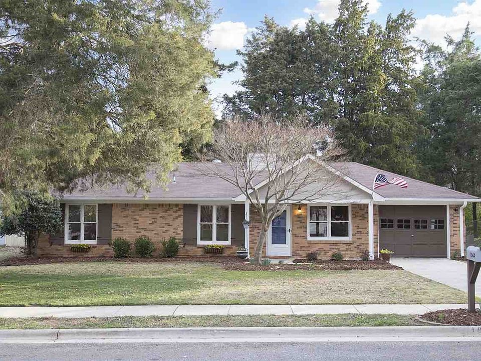 1st image of 1044 Branscomb Cir SE