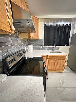 3rd image of 318 Poultney St #1