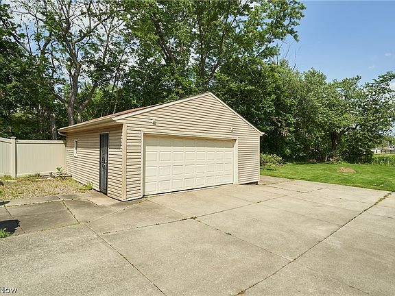3rd image of 2669 Nesmith Lake Blvd
