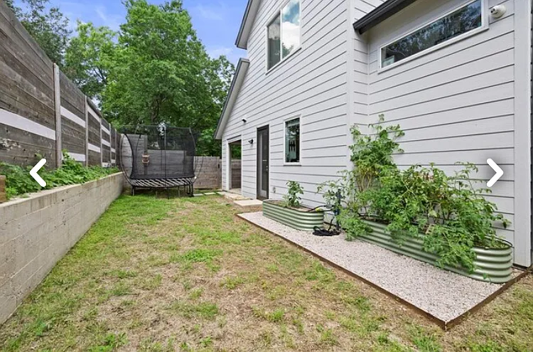 2413 E 9th St #1 — Photo 34