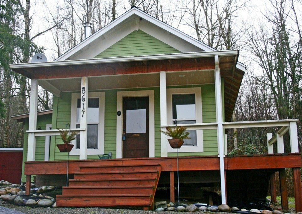 1st image of 8617 Oxford Hill Ln