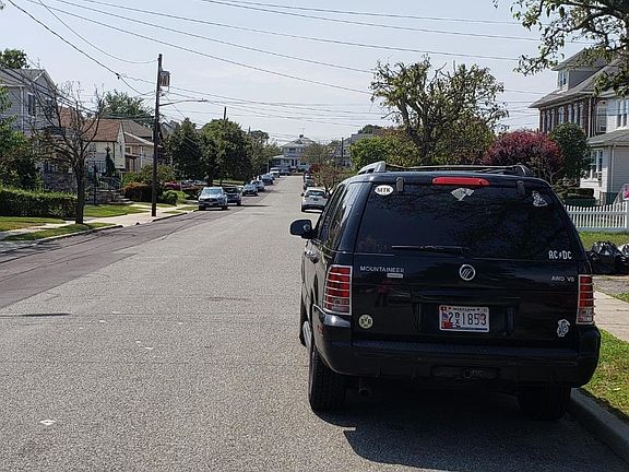 Exterior Neighborhood (street photo)