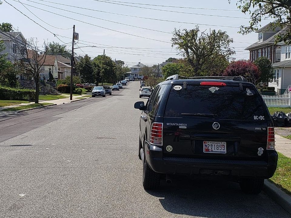 Exterior Neighborhood (street photo)