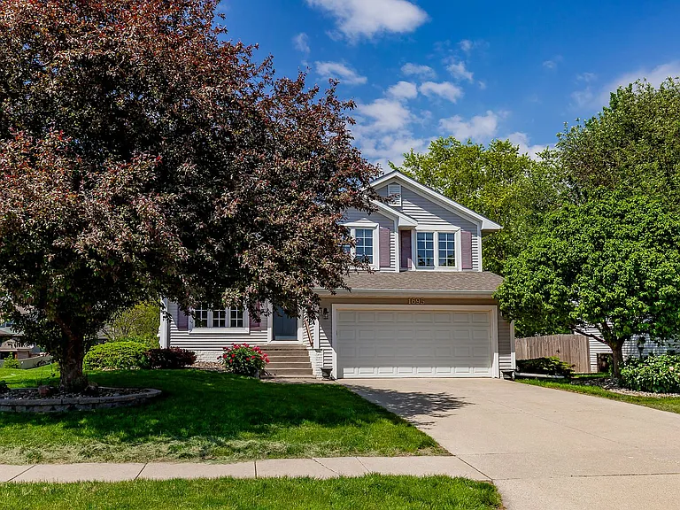 1695 SE Olson Dr — Photo 2