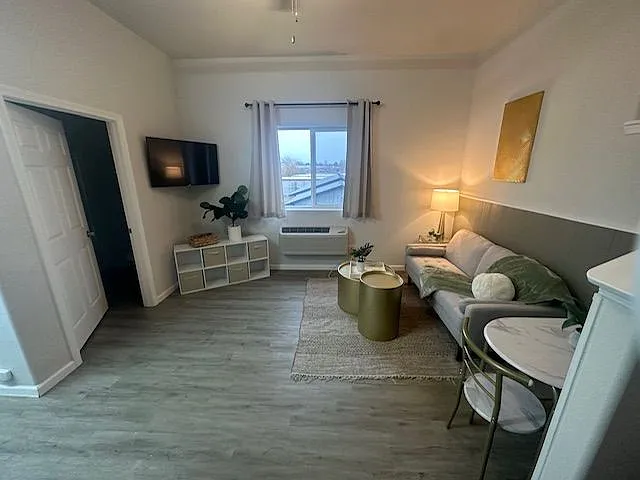 702 S 48th Ave — Photo 31