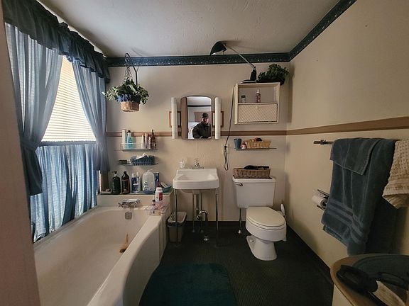 4th image of 8 Lovejoy Road