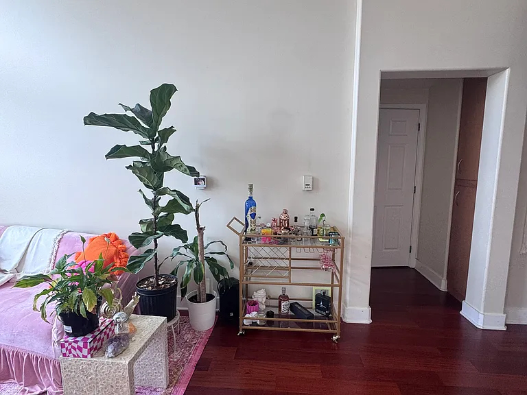 851 Van Ness Ave #406 — Photo 2