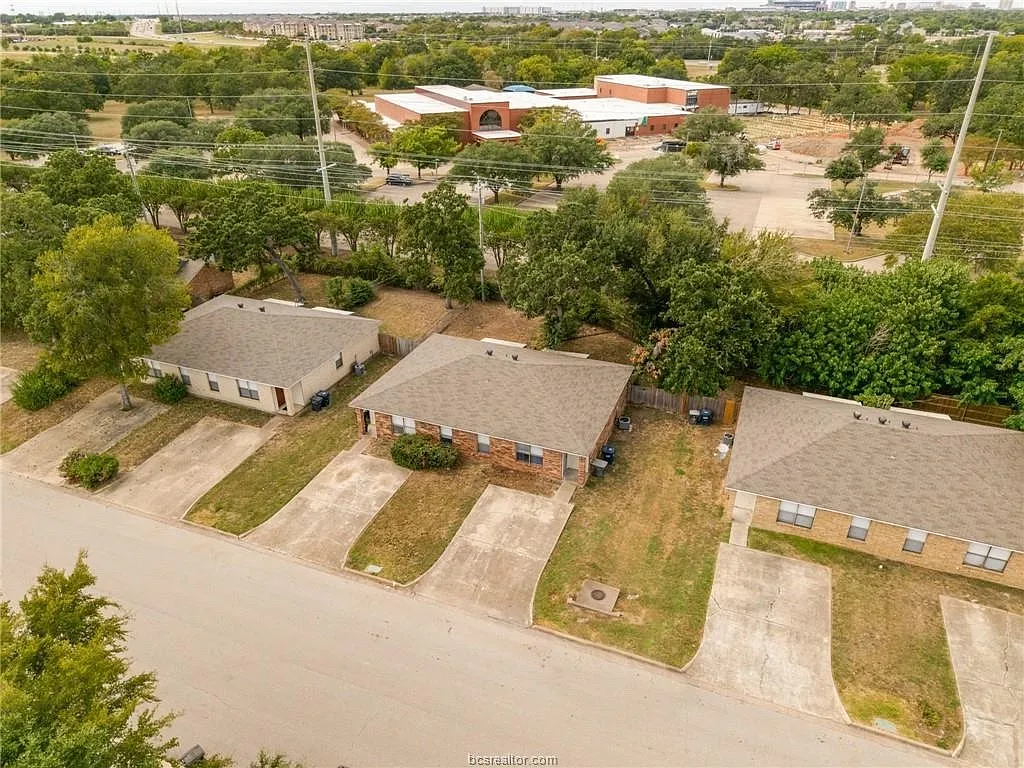3 bed, 1028 sqft, $1,400 — Photo 1