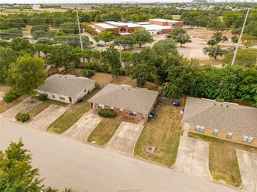 621 W Ridge Dr Photo 1