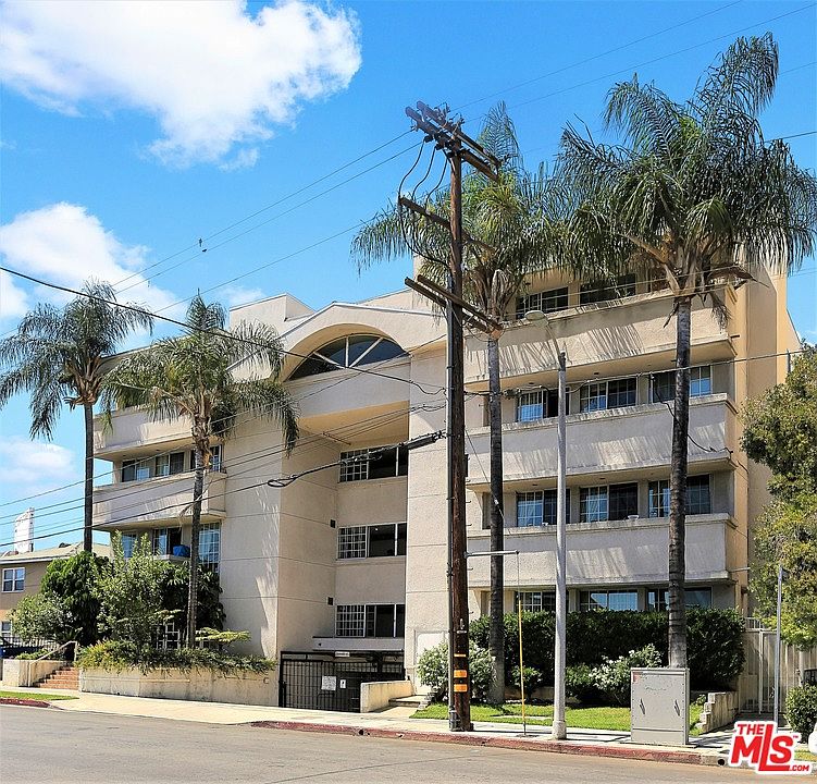 1st image of 5219 Newcastle Ave APT 303