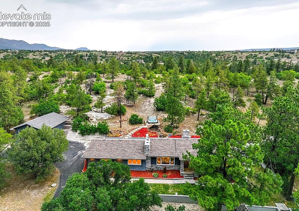 1st image of 1070 Hidden Valley Rd