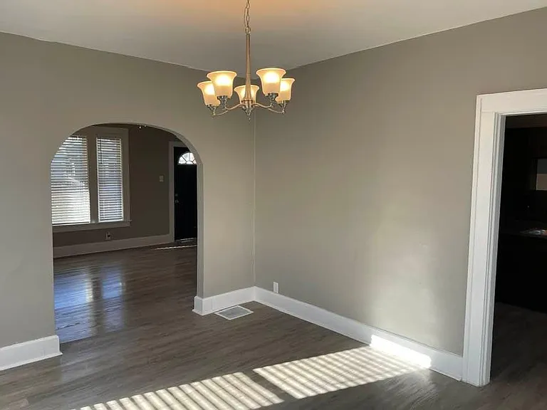 140 S Eureka Ave — Photo 6