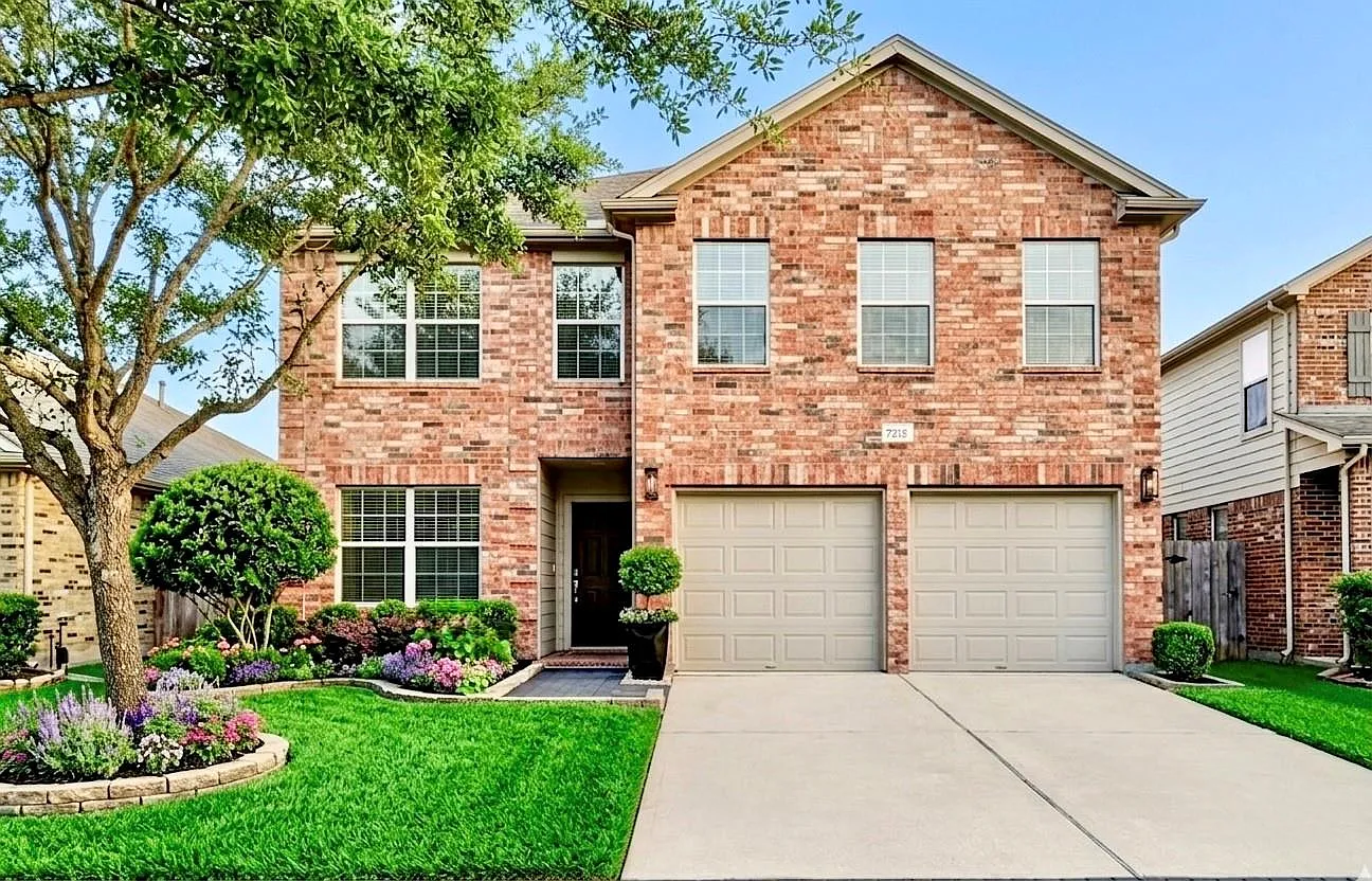 4 bed, 2.5 bath, 2255 sqft, $2,500 — Photo 1