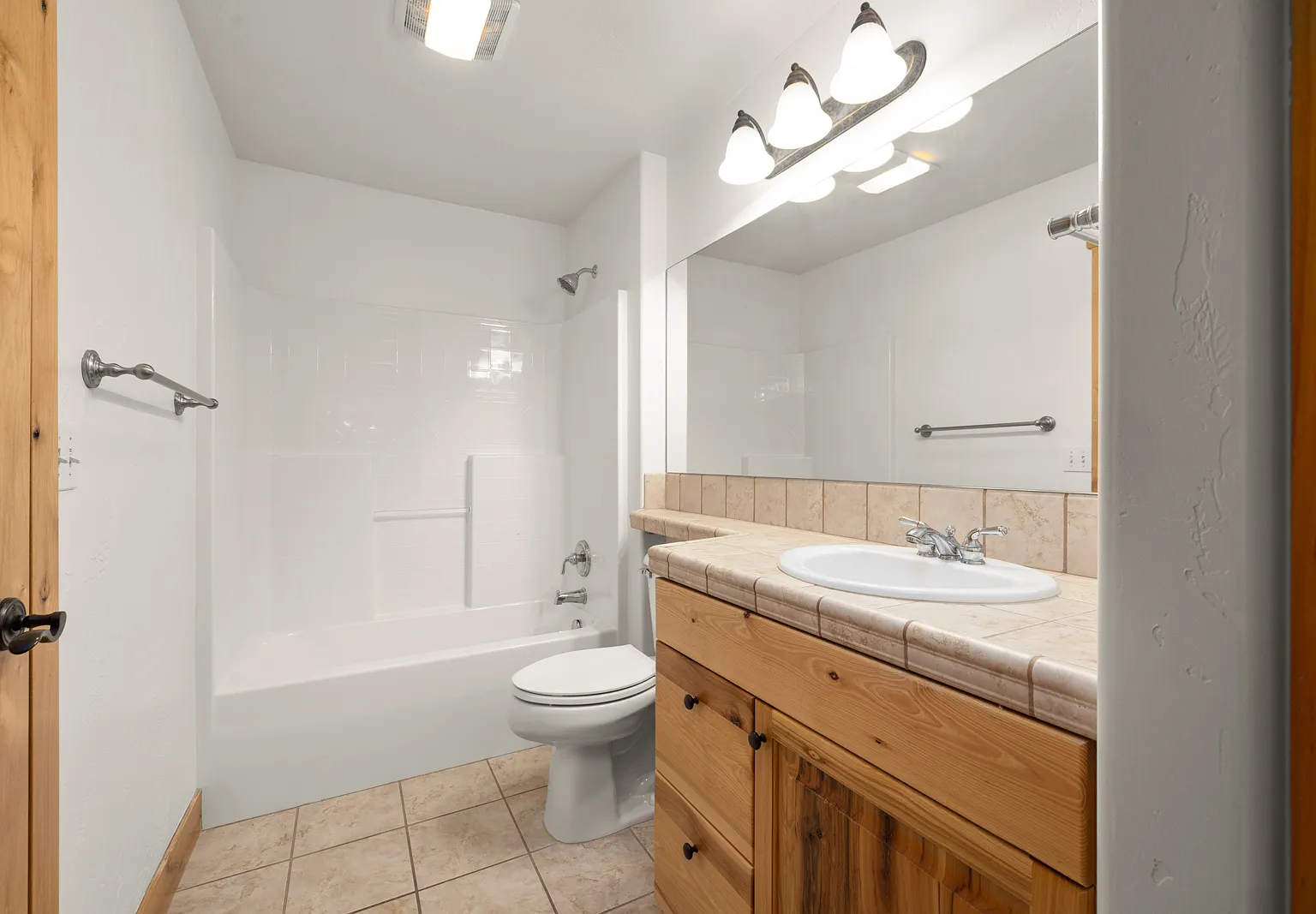 3 bed, 1569 sqft, $3,800 — Photo 4