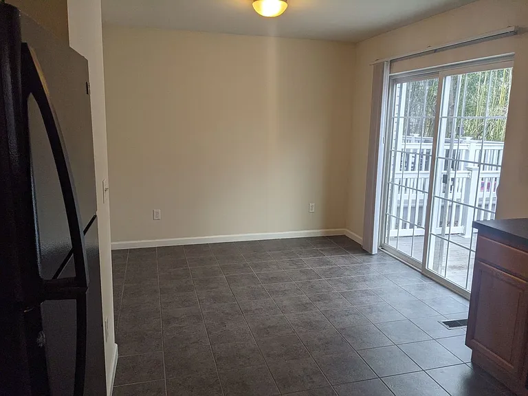 225 Crown Ct — Photo 22