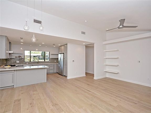 2nd image of 4618 Richmond Ave