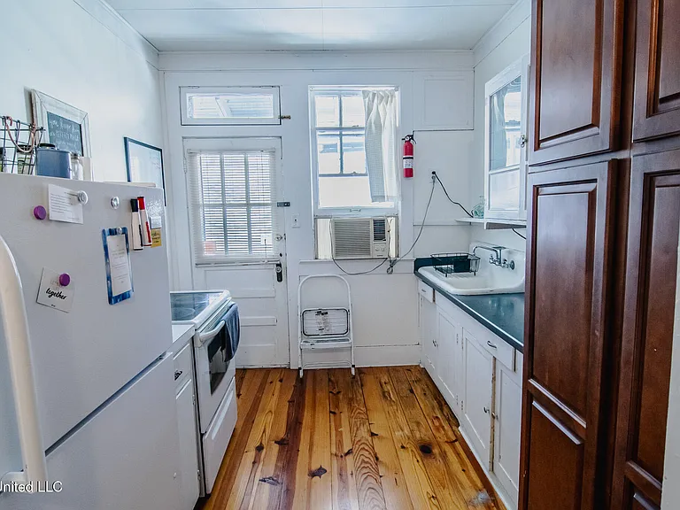 803 N Congress St #C — Photo 15