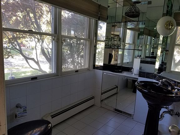 3rd image of 18 Voorhis Ave
