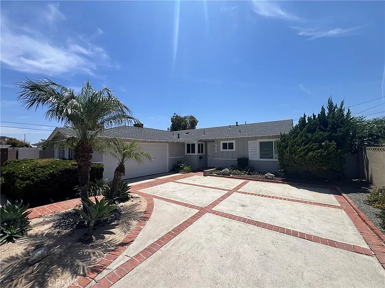909 S Echo Pl — Photo 1
