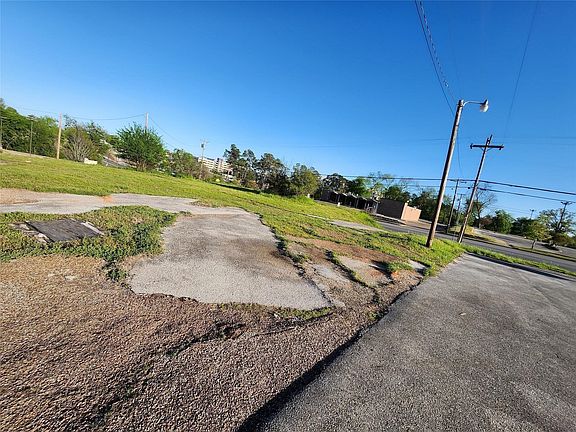 4th image of 720 E Front St