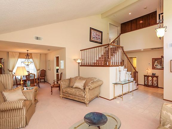 4th image of 165 Hillview Dr