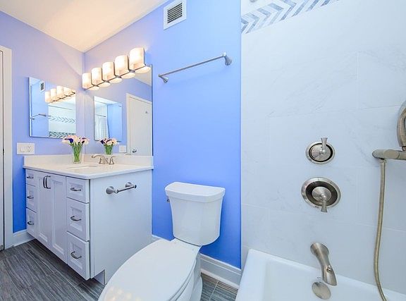 5th image of 200 N Dearborn St Unit 1306