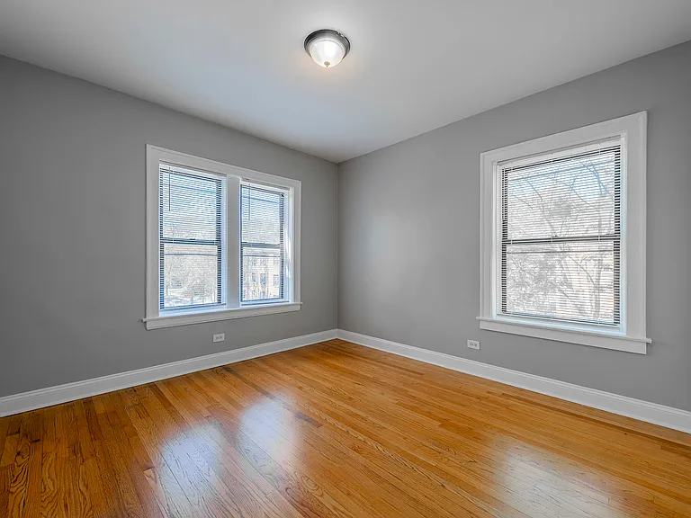 2056 W Arthur Ave #3W — Photo 7