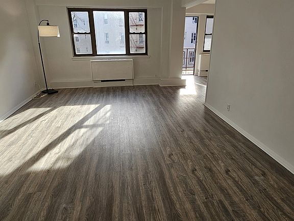 4th image of 8800 Boulevard E