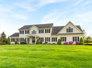 15 Highland Ridge Dr, Suffield, CT 06078