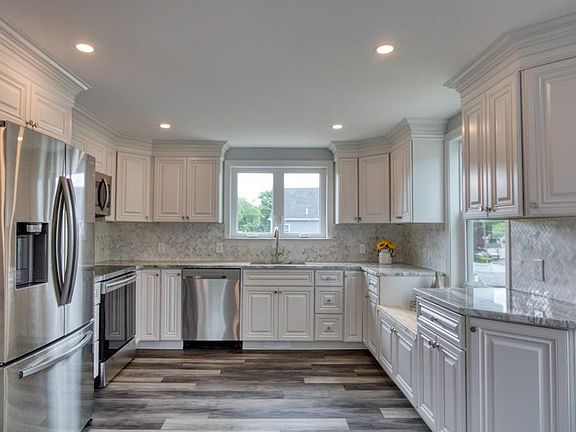 2nd image of 42 Tanglewood Ave