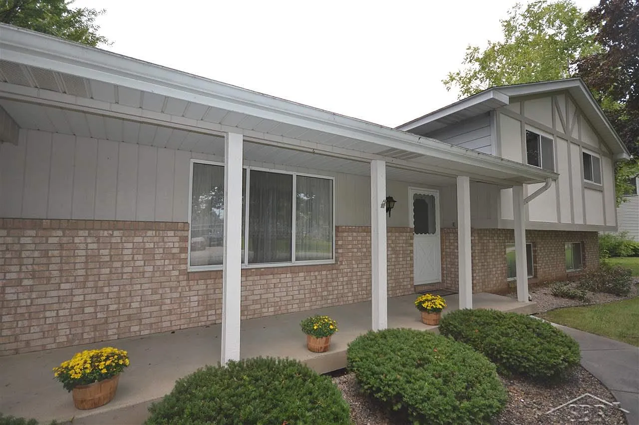 5582 Juniper Ln photo 1