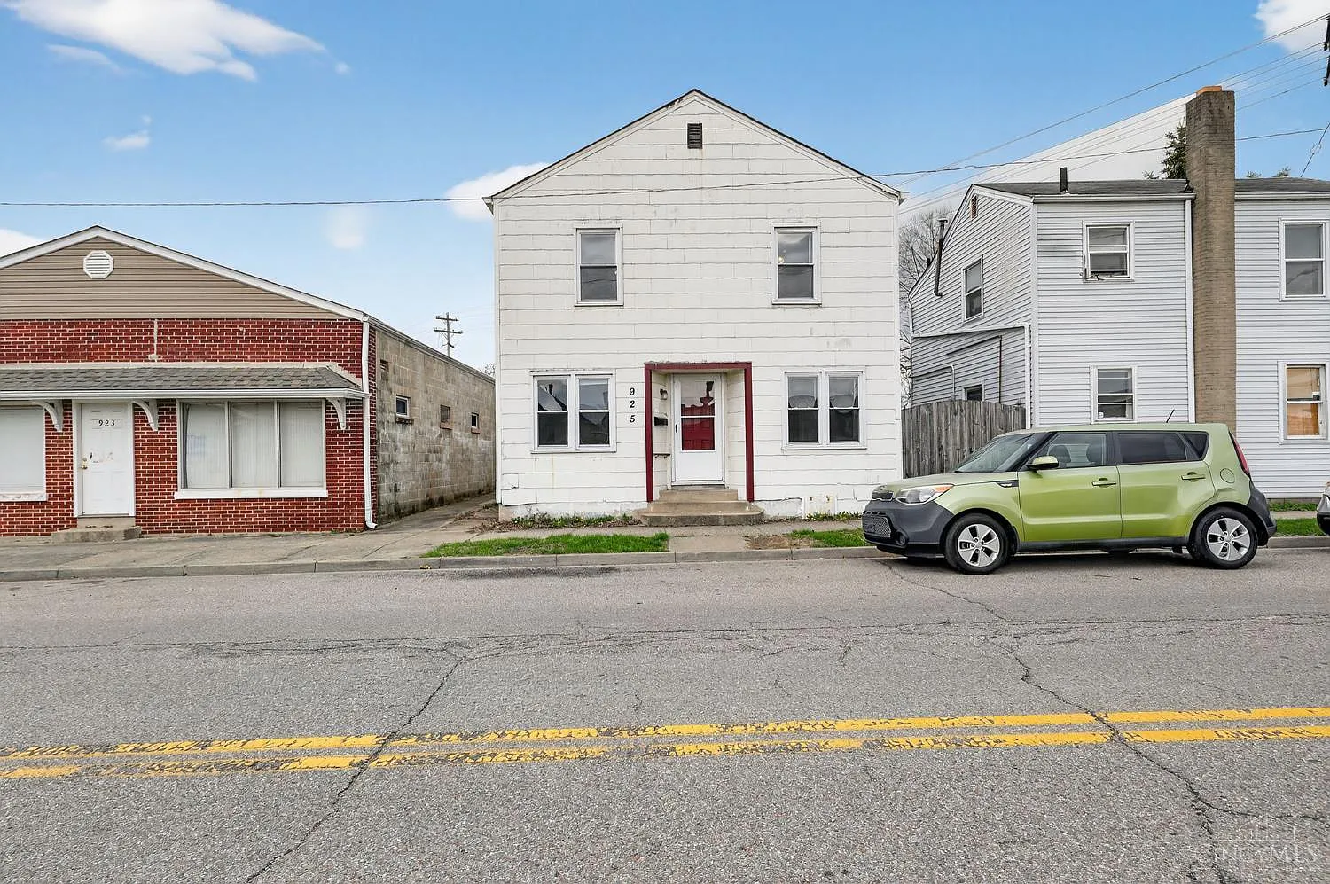 925 Ross Ave photo 1