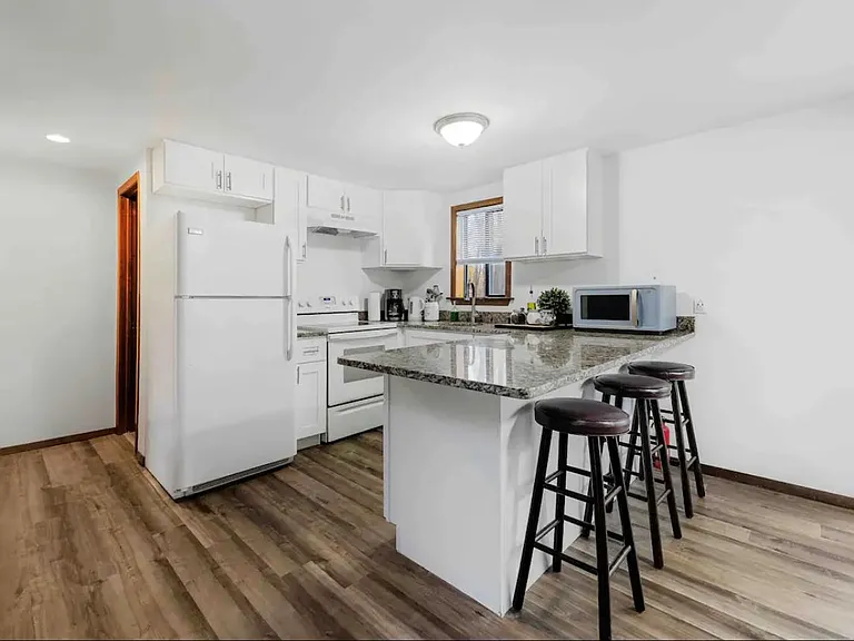 124 Tepee Dr — Photo 7