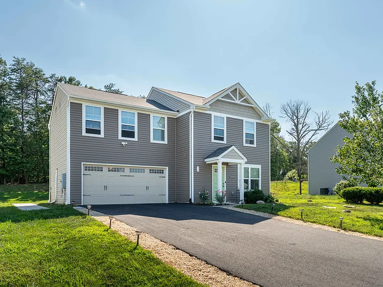 90 Mannie Ct — Photo 3