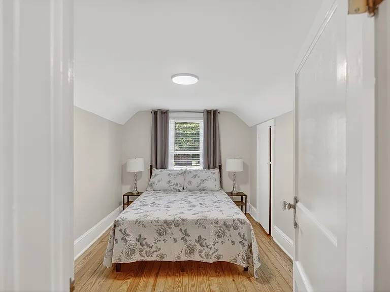 131 S Willow St — Photo 25
