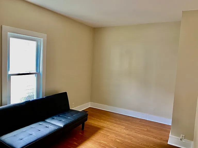 204 1/2 Nichols Ave — Photo 8