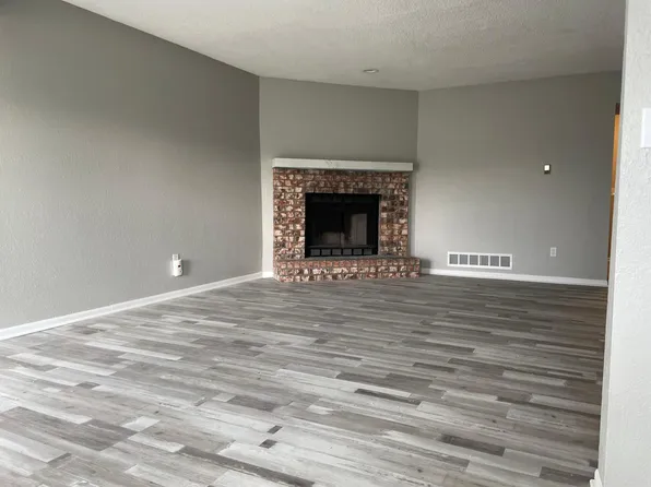 1211 SE 8th St, Lees Summit, MO 64063