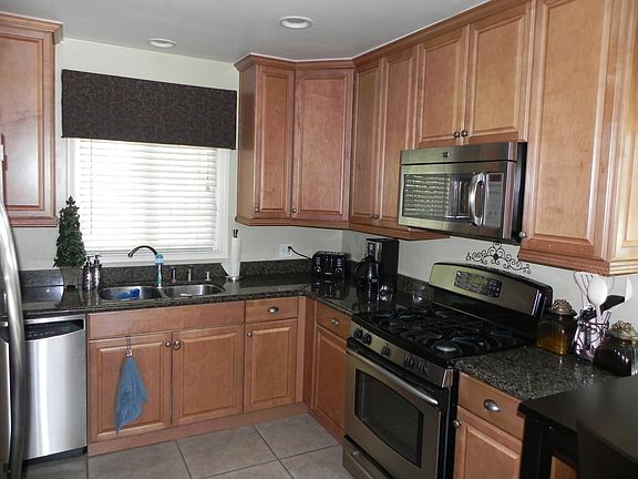 4th image of 4421 N Glenfinnan Ave