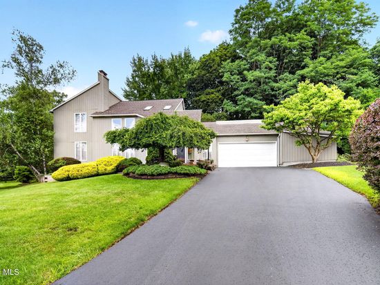 22 Olive Tree Lane, Albany, NY 12208